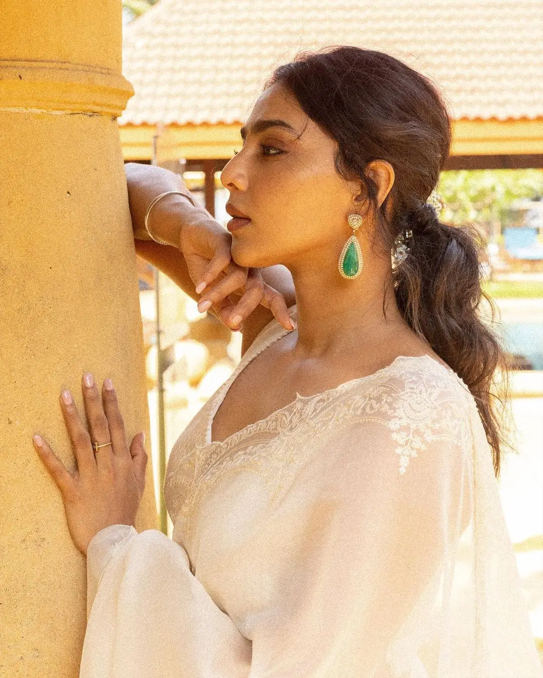 Aishwarya Lekshmi in White Color Saree Sleeveless Blouse